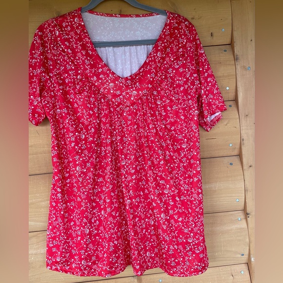Petite floral print short sleeve blouse. Unbranded Red white Plus Size 1X -2X - Picture 2 of 5